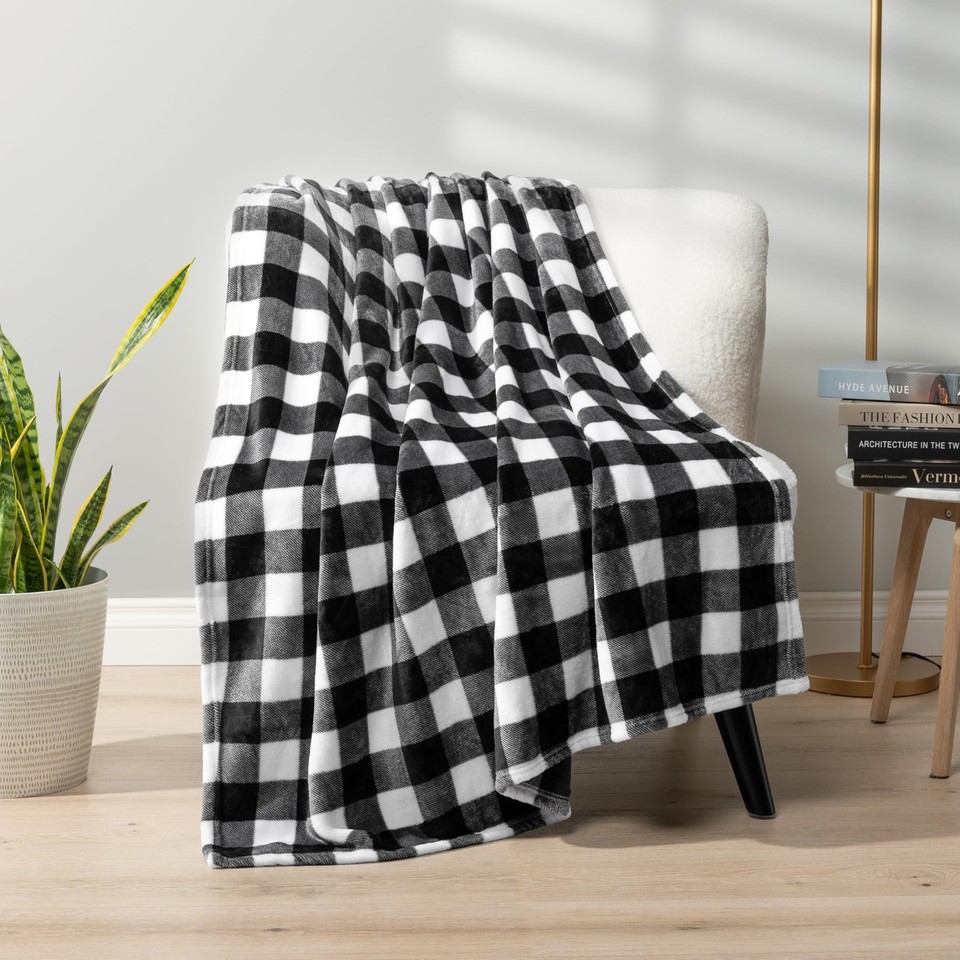 Black and White Buffalo Plaid Fleece Throw Blanket for Couch, Soft
