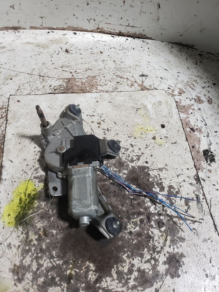 04-10 Toyota Sienna Rear Wiper Motor Replacement 1328616