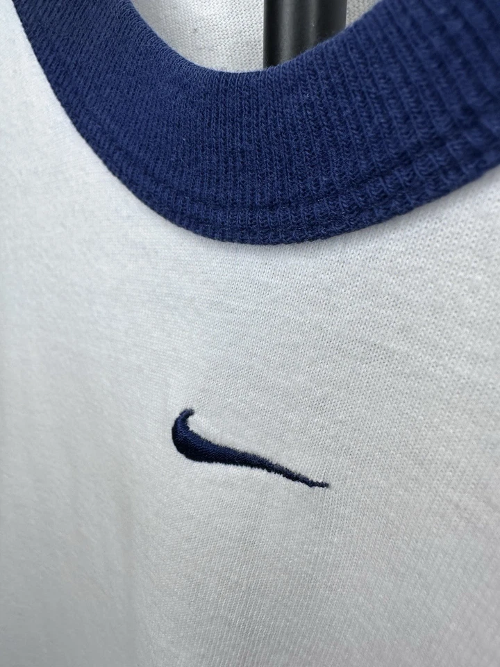 Patinador Swoosh Central Bordado Pequeño Para Mujer NIKE De Colección Años 90 Hecho en EE. UU. Foto 4 de 4