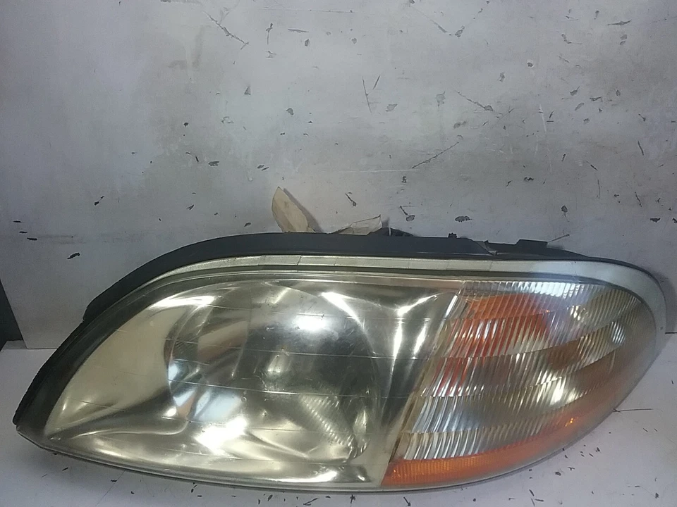 2001-2003 Ford Windstar Left Front Headlight Assembly (M94) - Image 2 of 4