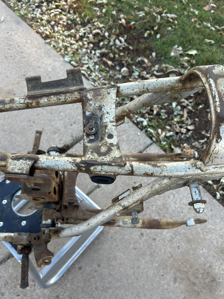 1970 HONDA SL 175 QUADRO DE MOTOCICLETA COM BRAÇO OSCILANTE - Imagem 3 de 4