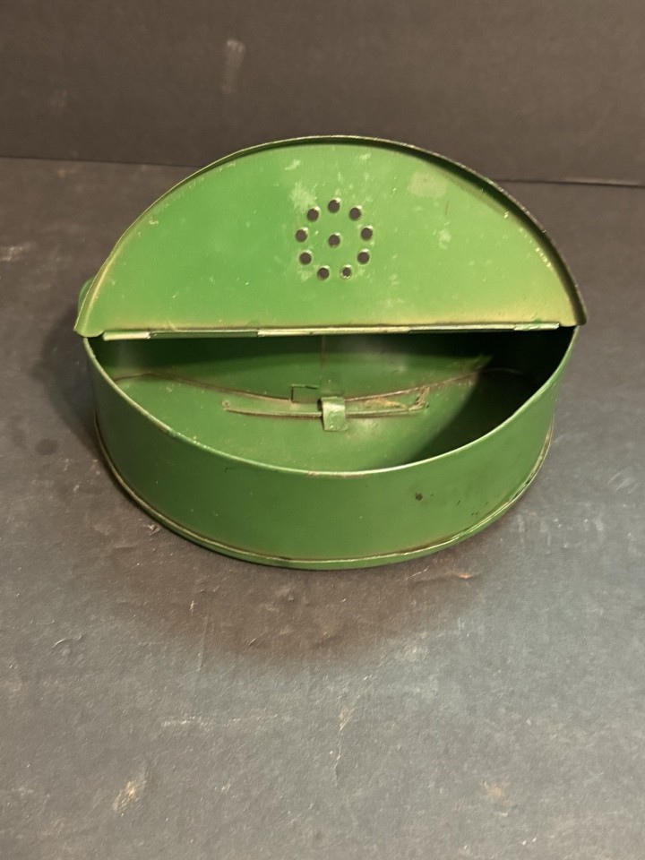 Boîte à Appâts Vintage Japonaise – Revolvant – Rouillée Mais Fonctionnelle