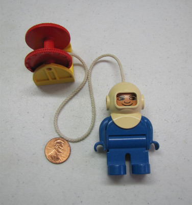 Lego Duplo DEEP SEA DIVER SCUBA MAN w/ ATTACHED ROPE SYSTEM #2618 Vintage