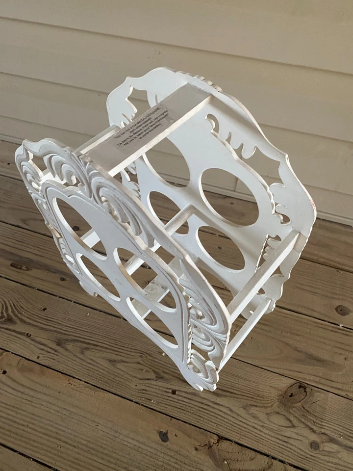 🍷 Estante de vino Pier 1 Shabby Chic de madera blanca - Tiene capacidad para 4 botellas 🍾 Bar vintage Foto 2 de 4