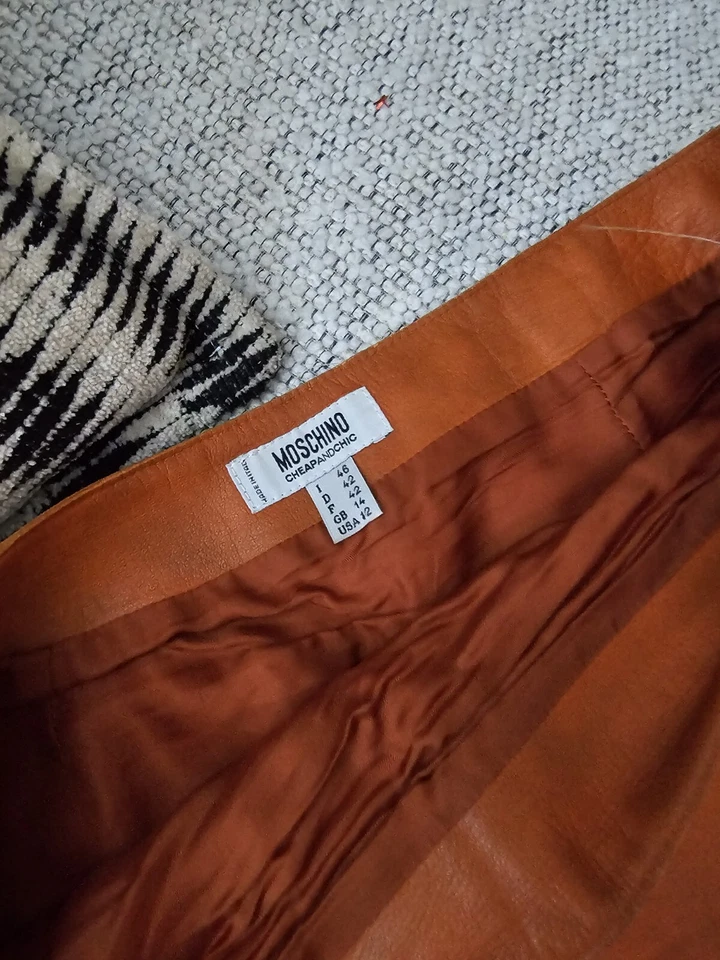 FALDA DE CUERO MOSCHINO Foto 4 de 4