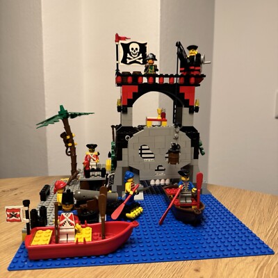 Lego Pirates 6279 Skull Island - 1733 Shipwrecked Pirate