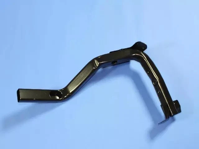 Refuerzo guardabarros izquierdo Mopar genuino 5183757AD Foto 2 de 4