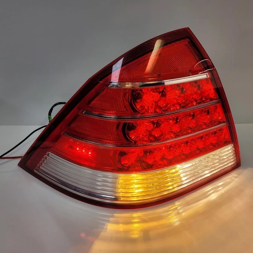Conjunto de luz de freno de luz trasera del lado del conductor Mercury Montego 2005-2007 OEM *PROBADO Foto 2 de 4