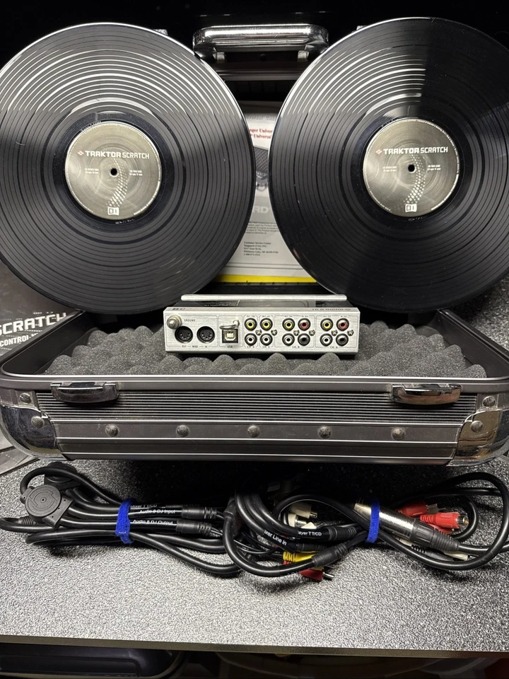 NATIVE INSTRUMENTS AUDIO 8 DJ SYSTEM: 4 Chan + Midi In/Out Traktor Vinyls, Discs - Image 2 of 4