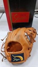 Kubota Slugger KSN-L7S  Soft Ball Glove Right-Hand Infield, Box