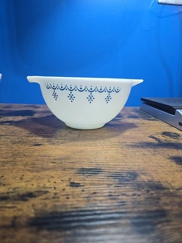 Vintage Pyrex Blue Snowflake Garland on White Cinderella Bowl 1-1/2 Pt. #441