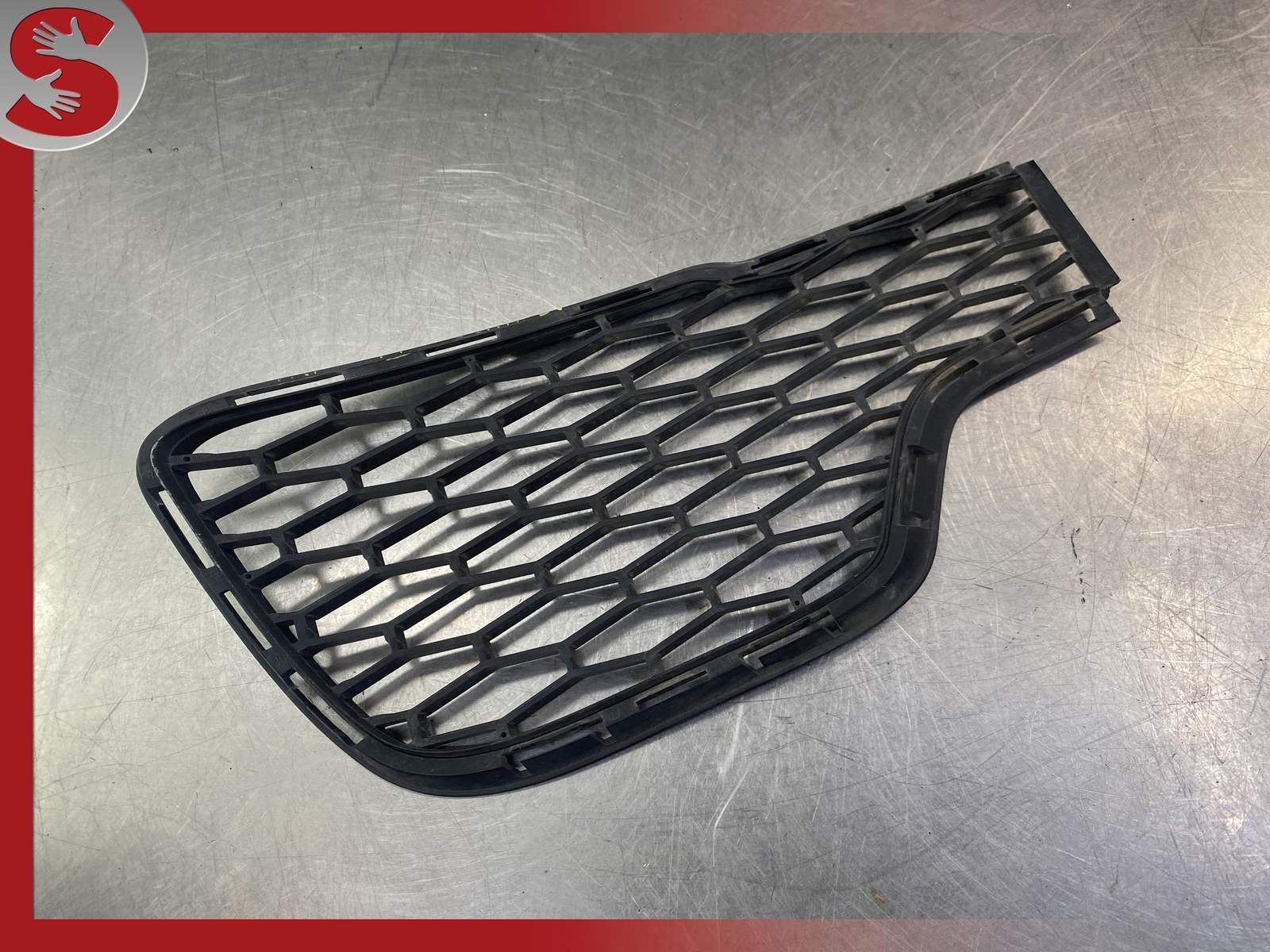 14-20 Maserati Ghibli Front Right Side Bumper Grille Bezel Molding Cover Oem