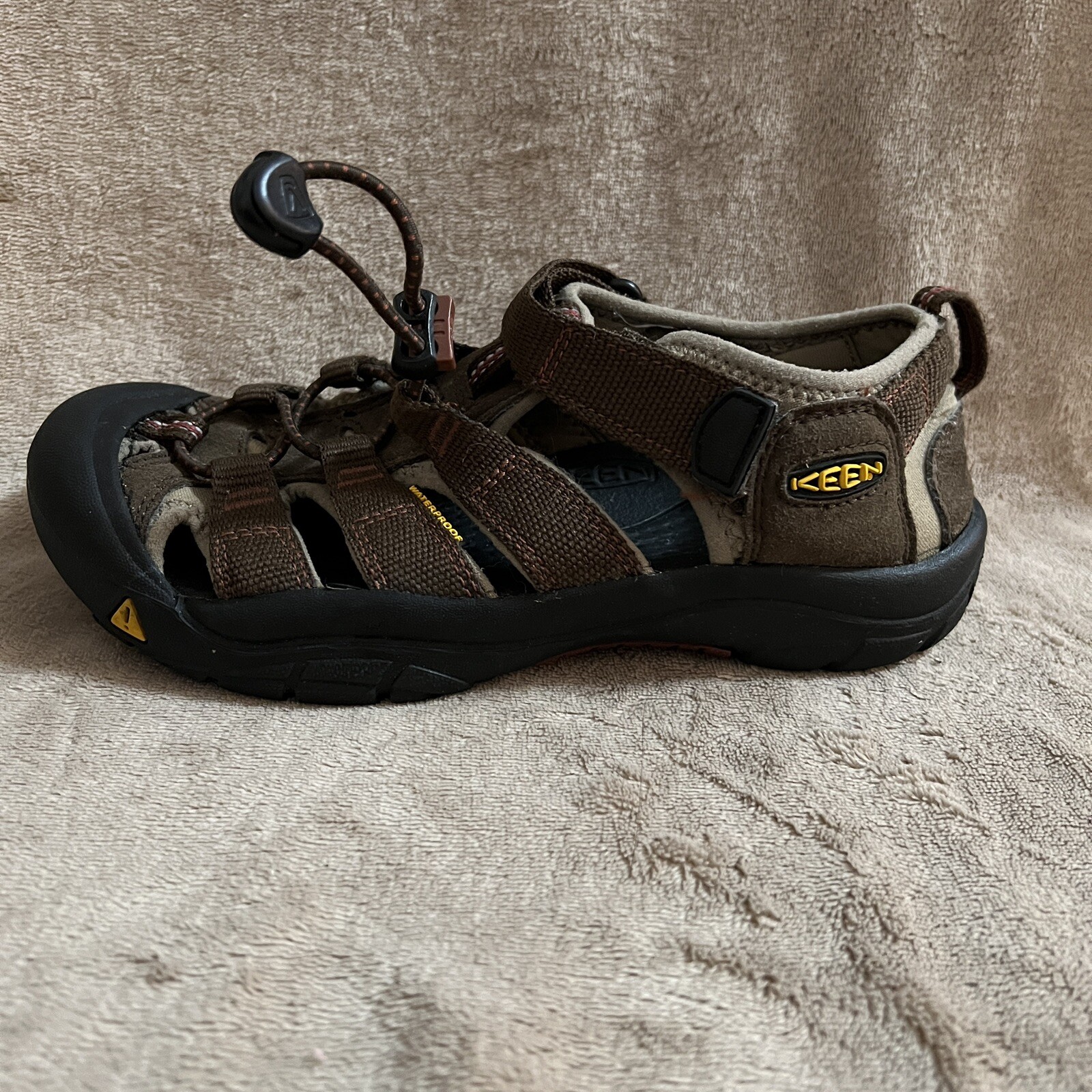 Sandali impermeabili Keen Newport H2 scarpe da trekking marroni giovani taglia 3 cinturino elastico