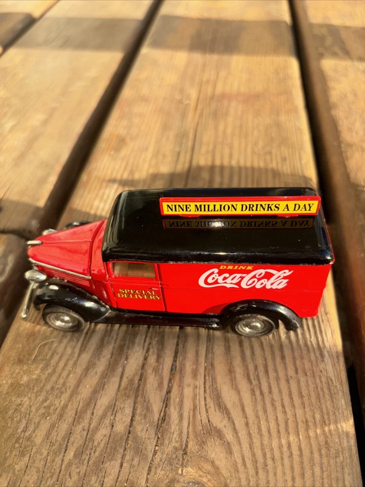 MATCHBOX COLLECTIBLES COCA COLA 1937 GMC VAN 1/43 #YPC02 - Image 4 of 4