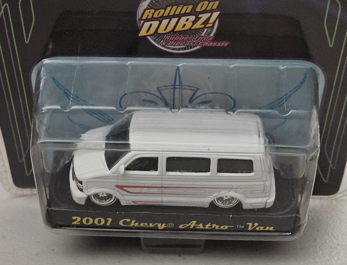 Jada 1:64 Lowrider Series : Street Low 2001 Chevy Astro Van Die