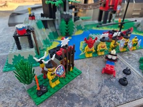Lego  Pirate: 94'(6278 Enchanted Island, 6262 King Kahuka&rsquo;s Throne, & 6246 Croc)