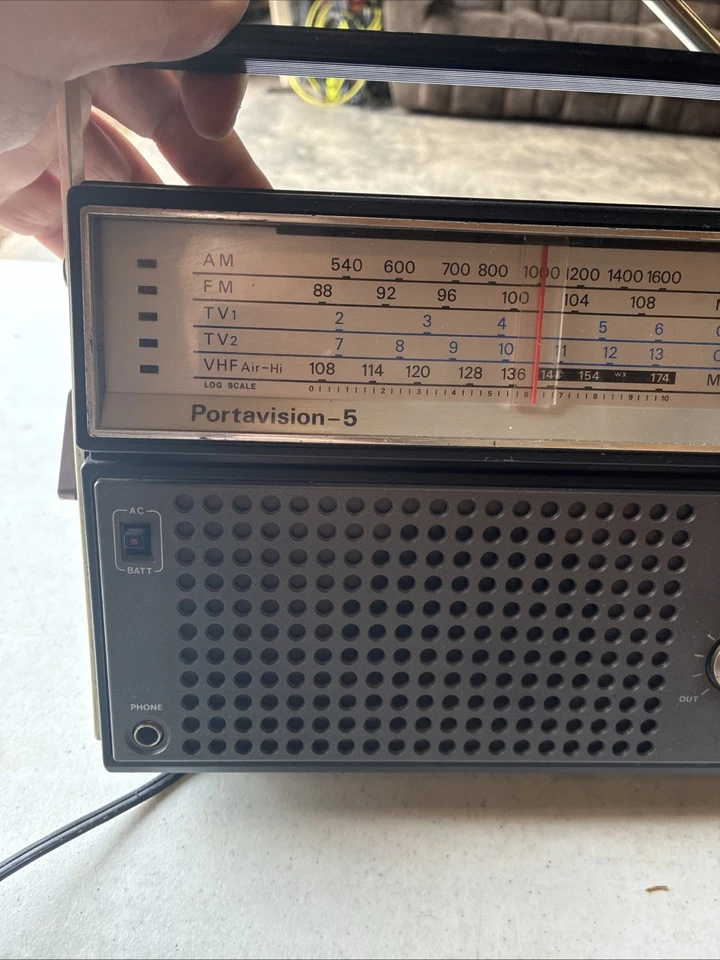 Vintage Realistic Portavision 5 Portable Radio AM/FM 11" X 9" Black Tested Works - Image 3 of 4