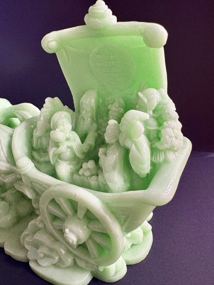 Escultura chinesa de jade de uma carruagem puxada por cavalos com figuras dentro - Imagem 4 de 4