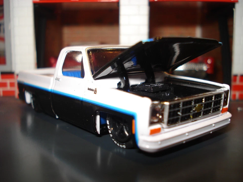 1979 CHEVROLET SILVERADO SS CUSTOM SQUARE BODY TRUCK LIMITED EDITION 1/64 M2 - Image 2 of 4