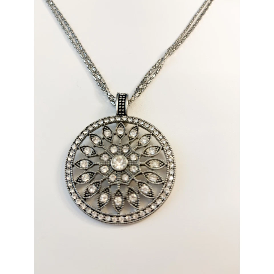 Collar Park Lane Diamantes de Imitación Tono Plata Usado en Excelente Condición 18" Colgante Foto 2 de 4