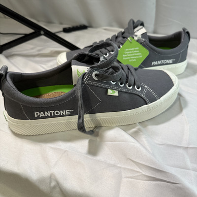 Cariuma Pantone Gray Canvas Unisex Lace Up Shoe.mens 8.5 Women Sz 10