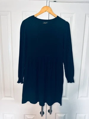 New Look Black Crinkle Long Sleeve Mini Smock Dress featuring a ribbed texture - Image 1 of 4