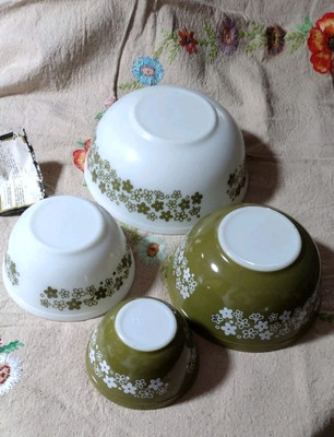 Vintage Set of 4 Pyrex Green White Crazy Daisy Mixing Bowls NEW NO BOX