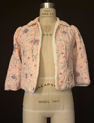 Vtg 1940s /50s QUILTED RAYON, BED JACKET, ALL OVER FLORAL PRINT, CUTE!