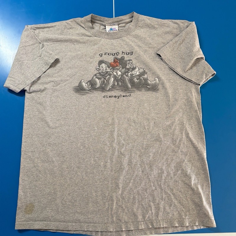 Vintage Disney Dopey Grumpy & Happy Group Hug Graphic Tee Mens XL Gray Retro