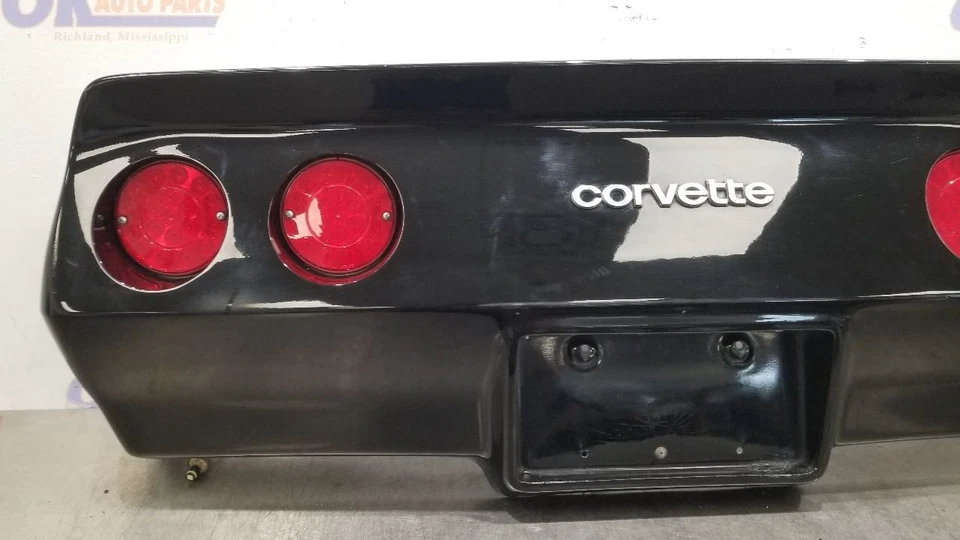 82 CHEVY CORVETTE C3 COMPLETE REAR BUMPER ASSEMBLY WITH TAIL LIGHTS BLACK Foto 4 de 4