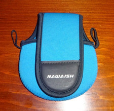 Nawaish Neopren Niskoprofilowa pokrywa kołowrotka do odlewania przynęt, niebiesko-czarne wykończenie, małe, nowe
