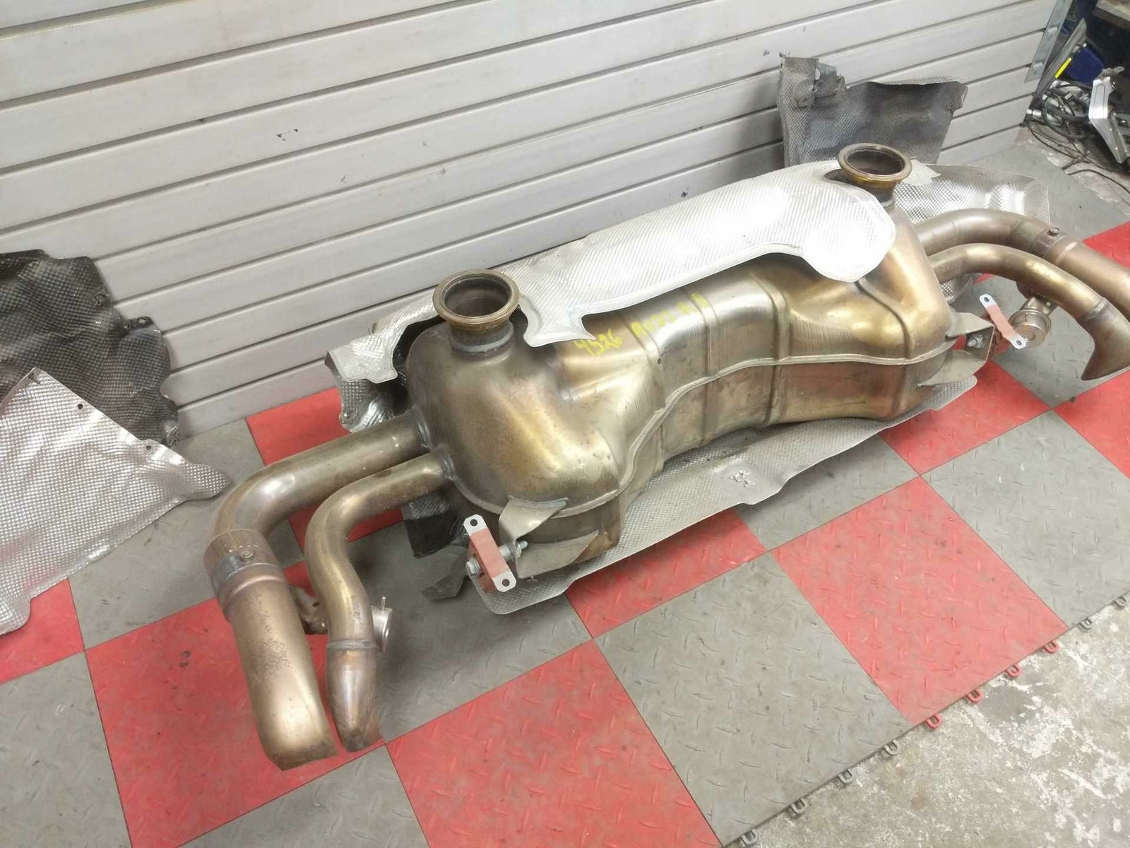 2020 Audi R8 Performance Spyder OEM Exhaust Muffler Assembly & Valves 4S0251051F