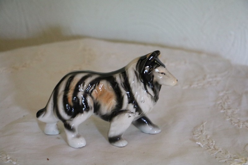VINTAGE TRI COLOR COLLIE JAPAN LAD LASSIE DOG FIGURINE BLACK SABLE WHITE 5" LONG