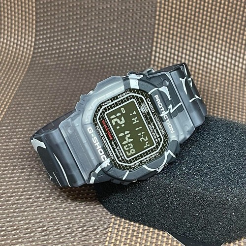 Reloj digital de moda para hombre Casio G-Shock DW-5000SS-1D graffiti arte callejero espíritu - Imagen 5 de 7