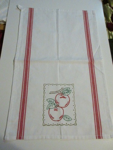 Kitchen towel, apples hand painted on cotton towel - Picture 7 of 8