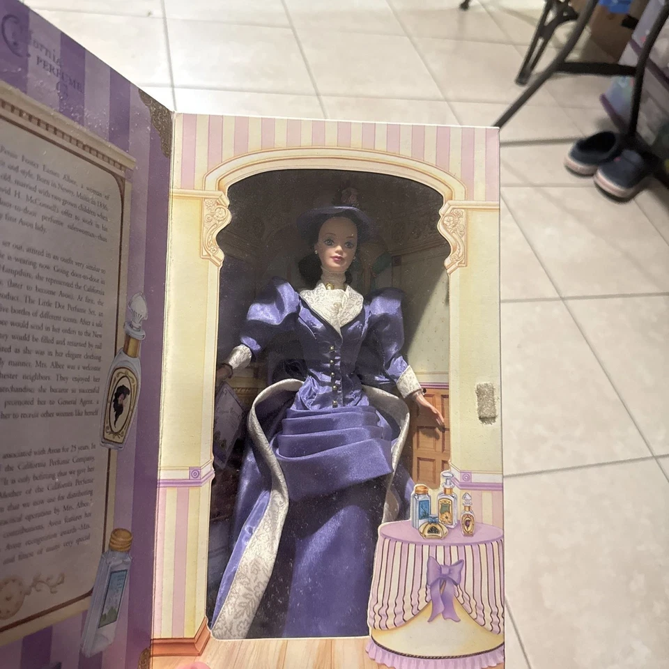 Barbie como la señora P.F.E. Muñeca Avon Edición Especial Albee "Primera en una Serie" Foto 3 de 4