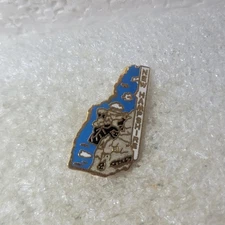 New Hampshire State Pin Rock Climber Souvenir Outdoor Adventure Travel Badge