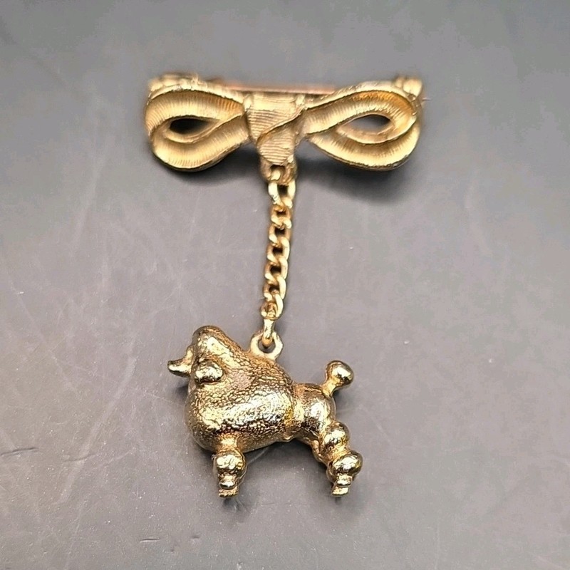 Vintage Gold Tone Metal Bow Brooch Pin Dangle Poodle Charm Animal Theme No Stone
