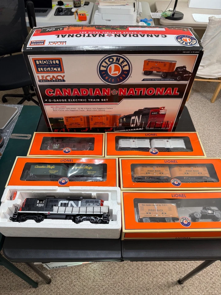 Lionel 6-11181 O Gauge Canadian National GP-9 Piggyback Diesel Freight Train Set - Image 2 of 4
