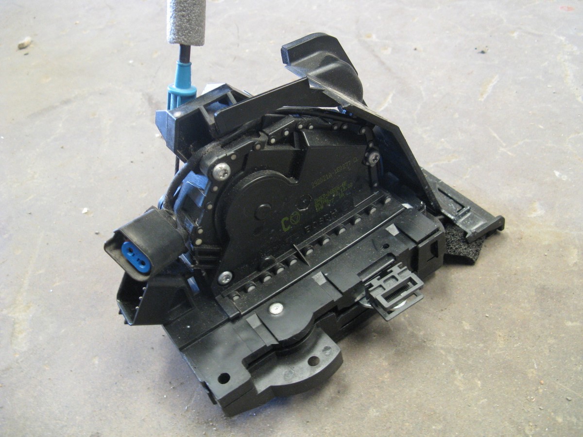 JAGUAR XJ8/VANDEN PLAS 04-05-06-07-08 LT REAR LOCK LATCH ACTUATOR