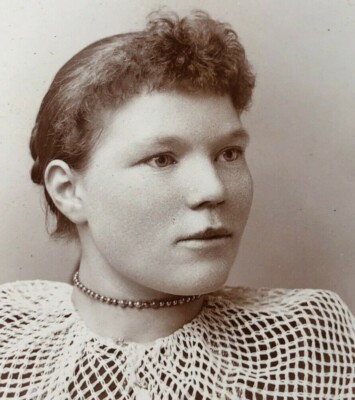 Boston,MA Cabinet Card Antique Photograph Pretty Young Woman Girl w GREAT COLLAR