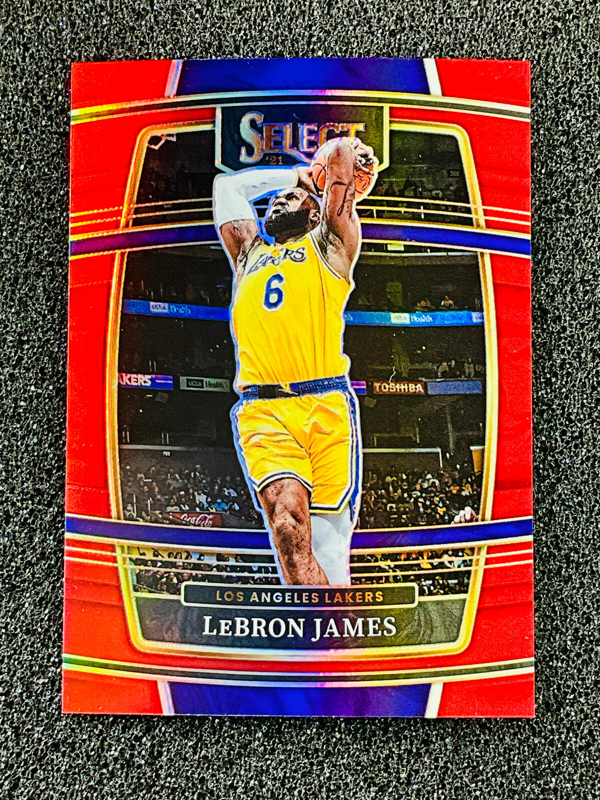 2021-22 Panini Select LeBron James Concourse Red Prizm #/199 #100 Lakers