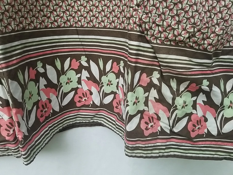 Blusa Médica Mujer Blanca Cruz Marrón, Salmón y Verde Floral, XXL Foto 4 de 4