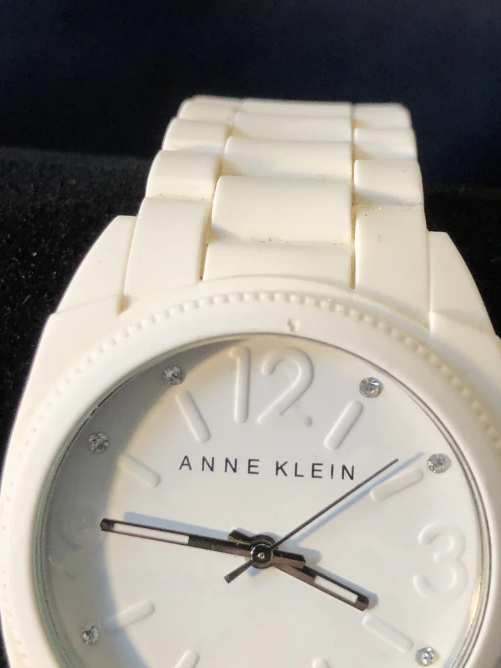 Reloj pulsera Anne Klein para mujer todo blanco correa de silicona para dama batería nueva Foto 3 de 4