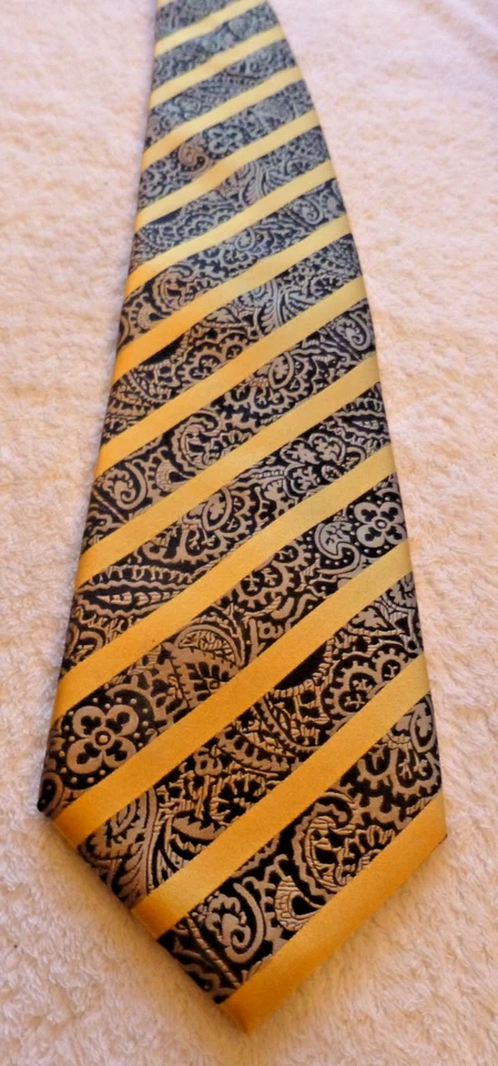 Corbata Lorenzo Cana 100% Seda Hecha a Mano Dorado/Negro Rayas 59"x 3 y 3/4" Foto 3 de 4