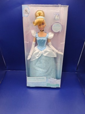 DISNEY STORE CINDERELLA PUPPE MIT GEBRAUCHS- UND TEILRING 2019 NEU