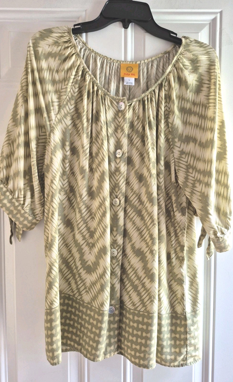 RUBY RD. Blouse - L - Scoop Neck, 3/4 Raglan Slvs w/Tie Cuff, Button Front