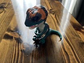 Wowwee Fingerlings Untamed 6 Pack  Dinosaurs Raptor And T-Rex(Read Description)