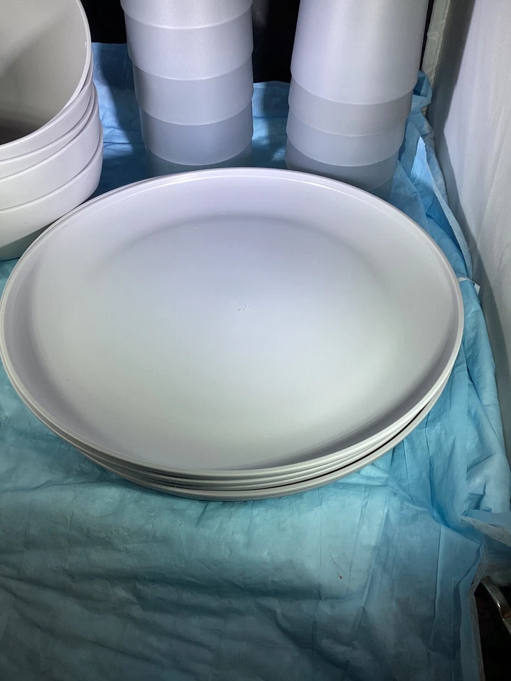 Room Essentials New In Original Package 20pc plastic dinnerware set Silver - Image 3 of 3