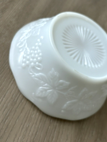 Vintage~Anchor Hocking Milk Glass~Grape Vine~Scalloped~8.5"Wx3"T ~Serving Bowl